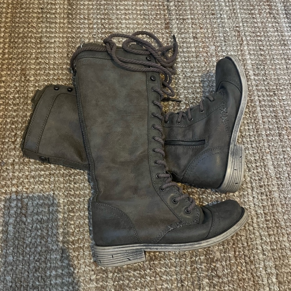 Roxy Tan Lace-Up Boots